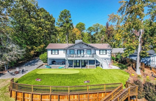Milledgeville House | The View, 5b/3bth, 2 Game rooms, Hot tub, + MORE