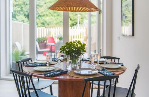 Folkestone House | The View at Shoreline by Bloom Stays