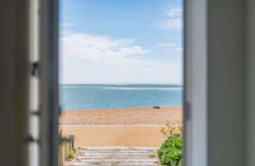 Folkestone House | The View at Shoreline by Bloom Stays