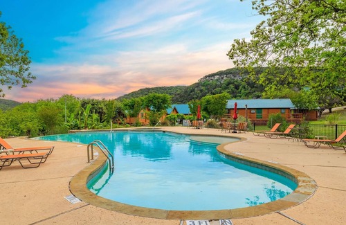 Medina Cabin | The View Cabin King Bed: Texas Hill Country Resort