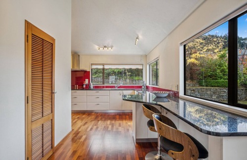 Queenstown City Centre House | The view of Queenstown - 4 bed, 2.5 bathroom house