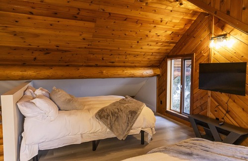Vernon Cabin | The View Point Lodge - sauna/cold plunge/hot tub