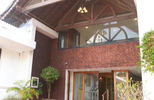 Chavara Hotel | THE VIJAYA PALACE