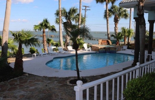 Fulton House | The Villa at D&R Pelican Bay Resort