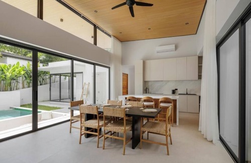 Maret Villa | The Villa Coco - 3 Bedroom - Near Beach - Spa Pool