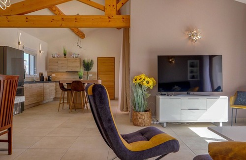 Colonzelle Villa | The Villa with garden, heated swimming pool & view of the Ventoux - Colonzelle