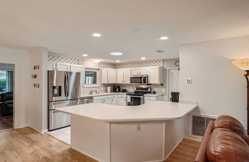 Alhambra House | The Village Cottage Discounts for wk/month stays!