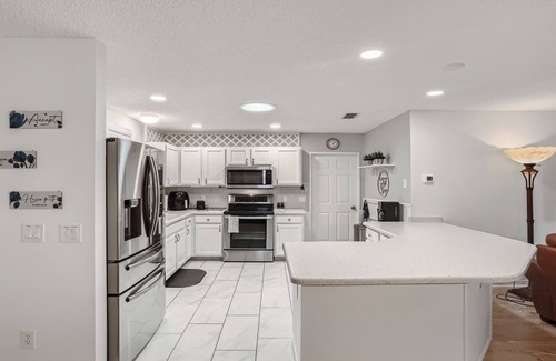 Alhambra House | The Village Cottage Discounts for wk/month stays!