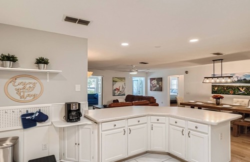 Alhambra House | The Village Cottage Discounts for wk/month stays!