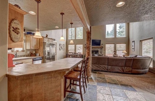Meadow View Heights House | The Village Getaway