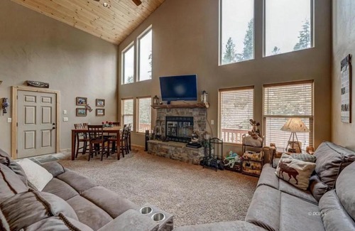Meadow View Heights House | The Village Getaway