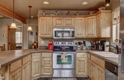 Meadow View Heights House | The Village Getaway