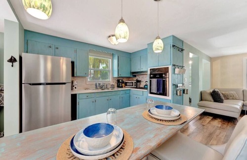 Madeira Beach Villa | The Villas at Madeira 1, Walk 2 Beach + Johns Pass