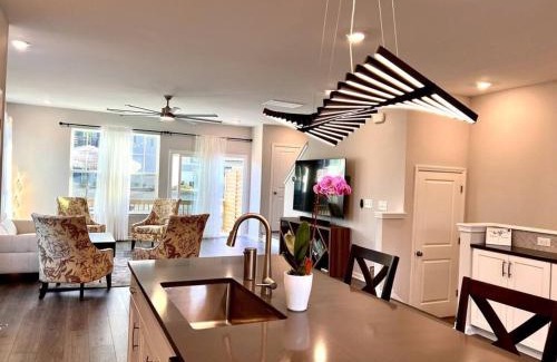 Durham House | The Villas Buckingham 10 mins to RDU Airport Duke Downtown