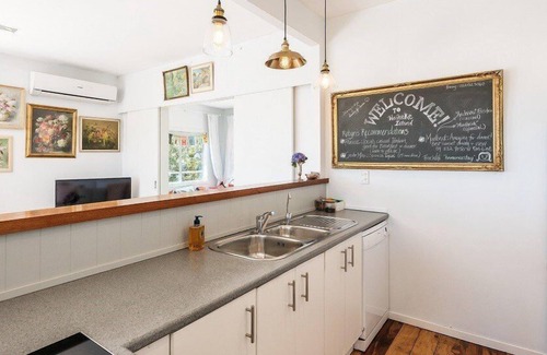 Oneroa Cottage | The Vintage Cottage, Oneroa