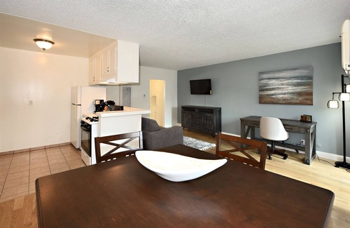Palms House | The Vinton #6