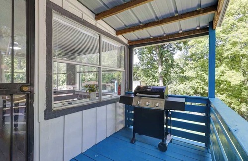 New Castle House | The Vista Villa - A Poolside Paradise