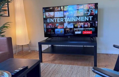 Belfast City Centre Apartment | The Vogue- 2 bd Hip Ap. Ultra Fast WIFI