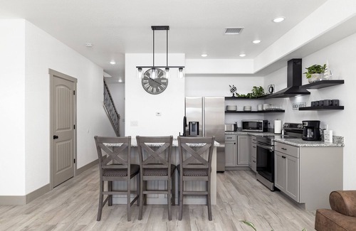 Stockton House | The Voyager at Lake Town Estates. 10 minutes from Stockton Lake!