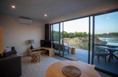 Wilyabrup Villa | The WABi Cabin - Perfect Couples Retreat