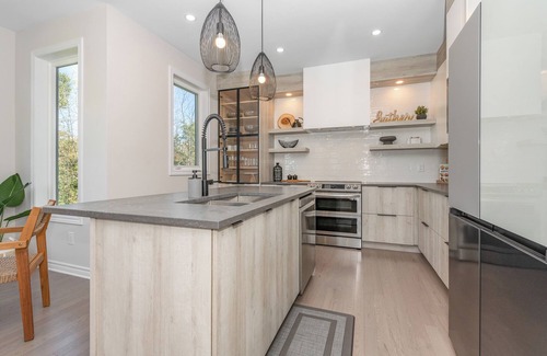 Kemptville House | The Wabi Sabi: 5-bedrooms luxury golf course home