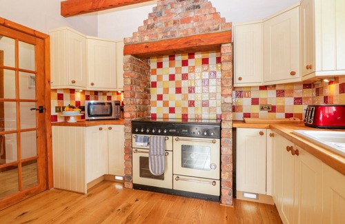 Tresmeer Cottage | THE WAGON HOUSE, pet friendly, with open fire in Launceston