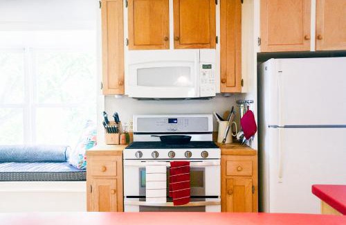 Waldoboro Bed & Breakfast | The Waldoboro Inn Room 5