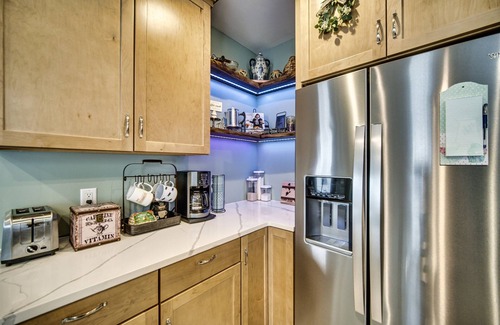 Huron House | The Wanderlust Retreat - 3BR Luxurious Renovated Lake Getaway