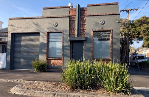 Fitzroy North House | The Warehaus | Spacey, Cool & Comfy