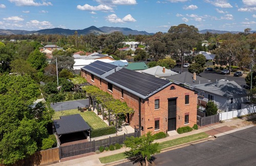 Central Mudgee House | The Warehouse Heritage Elegance in Central Mudgee