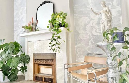 Bloomfield Apartment | The Warhola Bloomfield by Luxe PGH