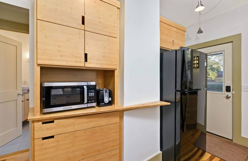 Whittier House | The Warm Hug House -Walkable and Oh-So-Cozy!