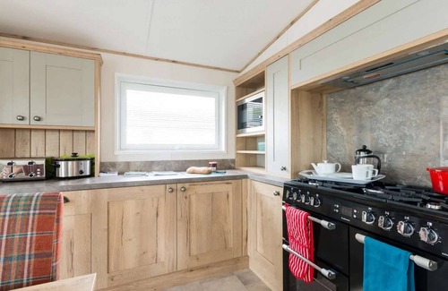 South Cerney House | The Warren, holiday home with Private hot tub