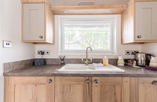 South Cerney House | The Warren, holiday home with Private hot tub