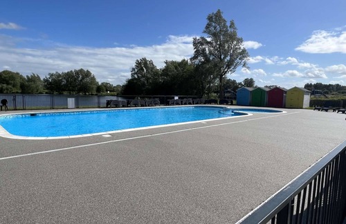 South Cerney House | The Warren, holiday home with Private hot tub