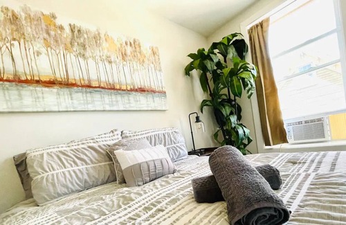 Warwick Apartment | The Warwick View - Top Floor Flat!
