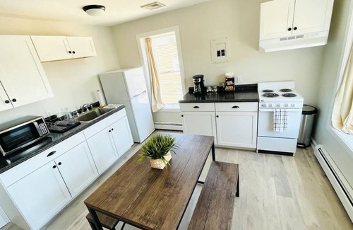 Warwick Apartment | The Warwick View - Top Floor Flat!