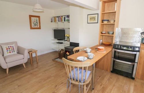 Sibford Gower Cottage | THE WASH HOUSE, with open fire in Sibford Ferris