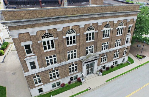 Oshkosh Apartment | The Washington Place Historical Flats - Unit 402