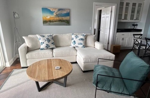 Darien Apartment | The Waterfront Condo