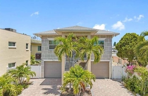 Madeira Beach Villa | The Waterfront Relax House