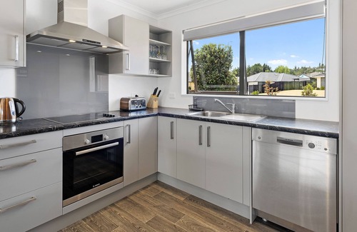 Ruakaka Cottage | The Waterfront Ruakaka - Ruakaka Holiday Home