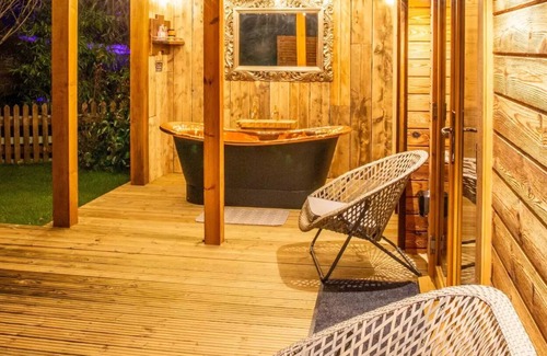 Dogdyke Cabin | The Watershed Lodge, sleeps 2 Adults with Fishing Peg and Outdoor Copper Bath.