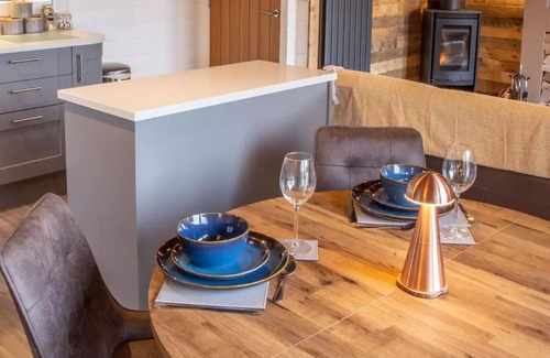 Dogdyke Cabin | The Watershed Lodge, sleeps 2 Adults with Fishing Peg and Outdoor Copper Bath.