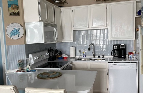 Corpus Christi Apartment | The Waterviews - Peaceful and relaxing condo one block from the beach