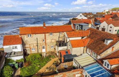 Sheringham House | The Wave - 3 bed beach front home in Sheringham
