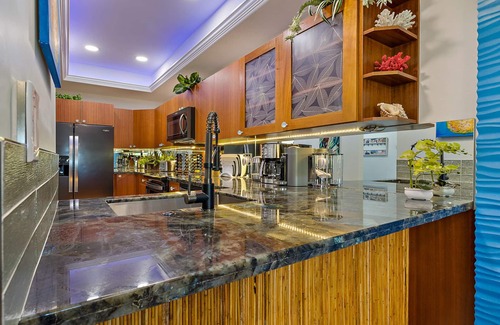 Kapalua Condo | The Wave at Kapalua, Ocean 10th Hole Golf Course Views