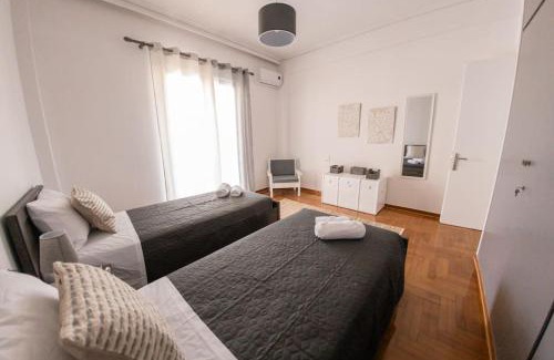 Patras Apartment | The Waves