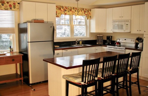 Jamestown Apartment | The Waves® Carriage House ApartmentnSpecial Off-Season Package Oct - May