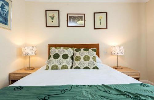 Ogbourne St George Hotel | The Well guesthouse